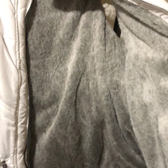 Vest - Picture 3 of 5